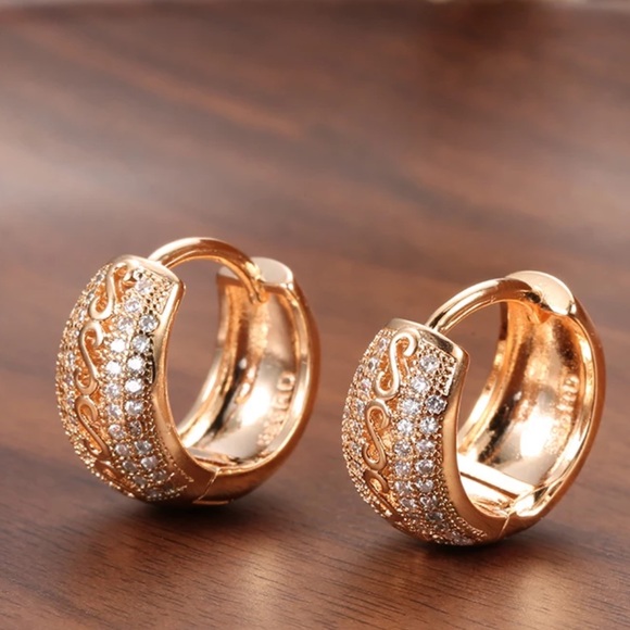 Jewelry - 💛Gold plated hollow chunky hoop